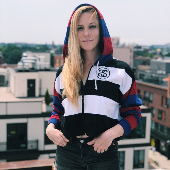 Hi, I'm Allison and I love vintage shtuff - Picture 3 of 5